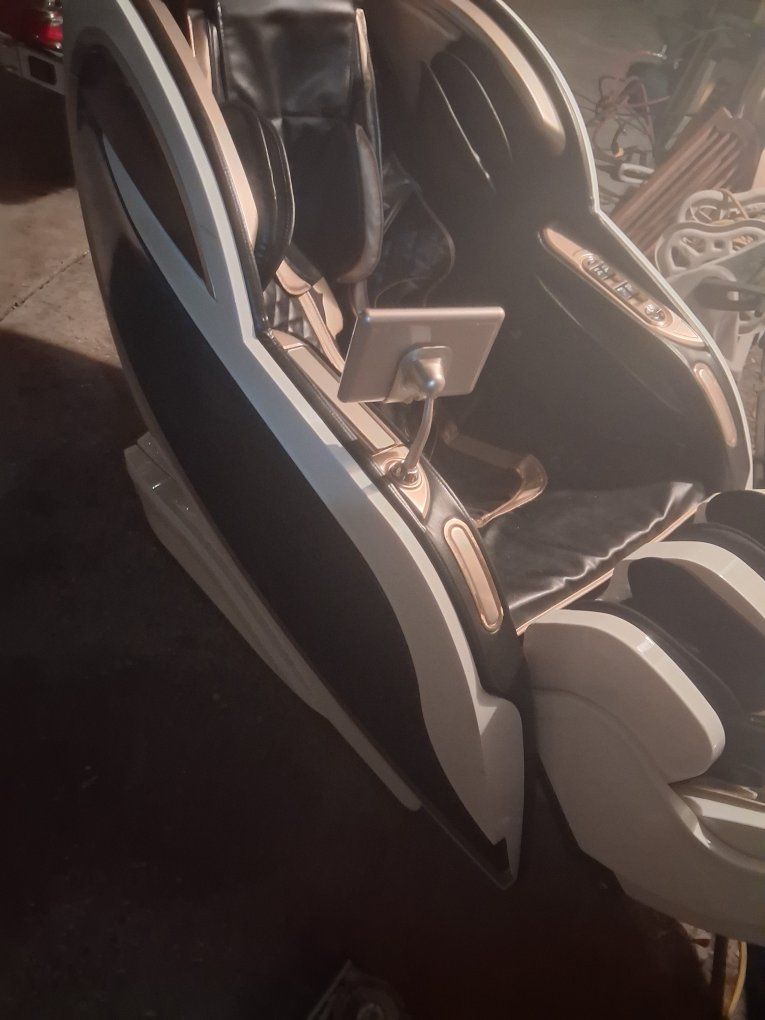 Zero Gravity Massage Chair 