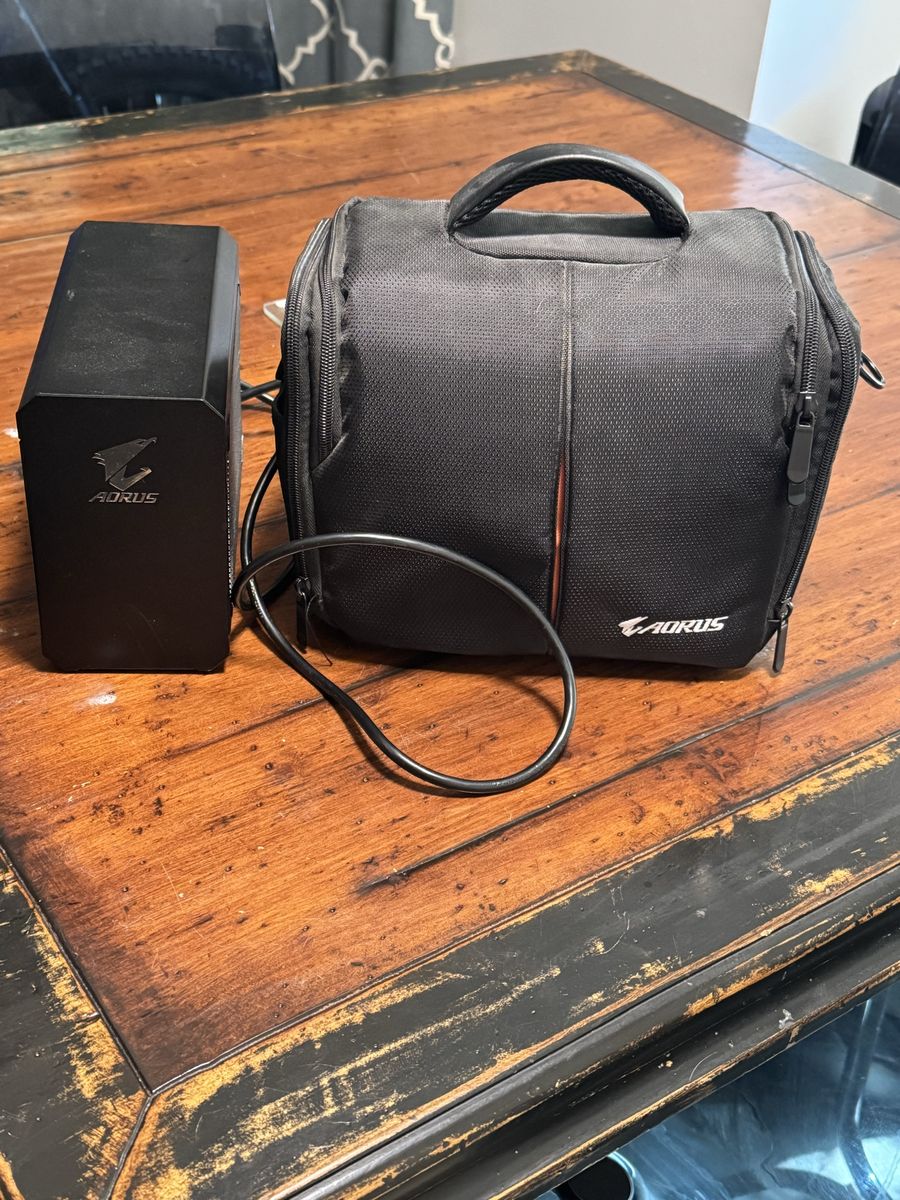 AORUS GTX 1080 Gaming Box eGPU Enclosure + Thunderbolt 3 Cable & Case