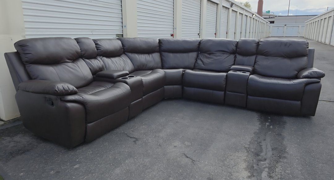 [FREE DELIVERY] Beautiful Leather Sectional