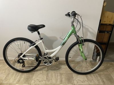 Diamondback Serene Classic Women's.