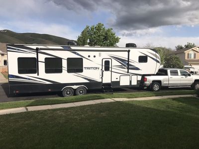 2018 Dutchman Toy Hauler 36' 5th Wheel