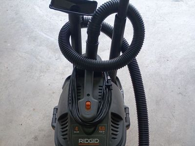 shop vacuum