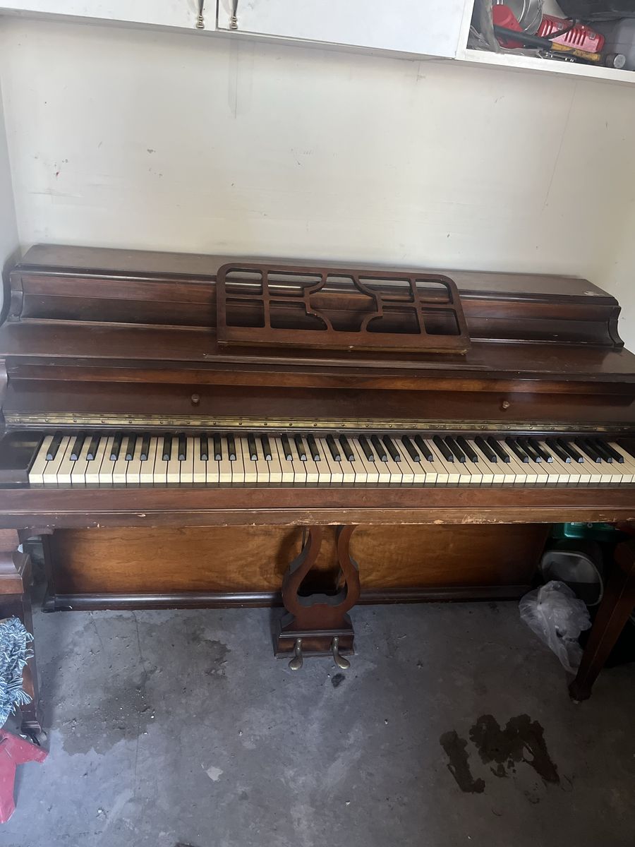 Yard sale 1$ items! Saturday June 12th
