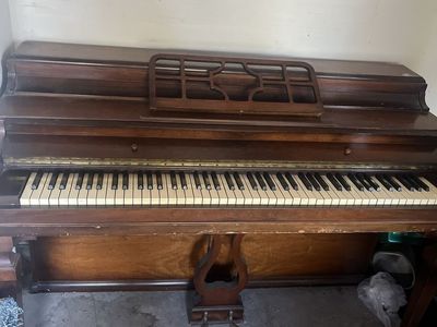 Yard sale 1$ items! Saturday June 12th