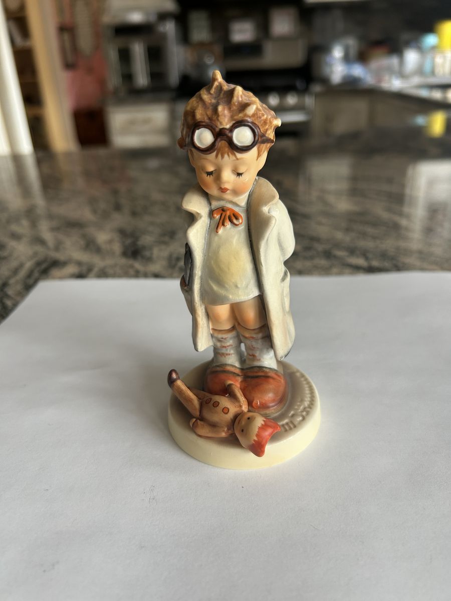 Goebel Hummel “Puppendoktor” The Doll Doctor #127 – 5.5” Figurine – Germany