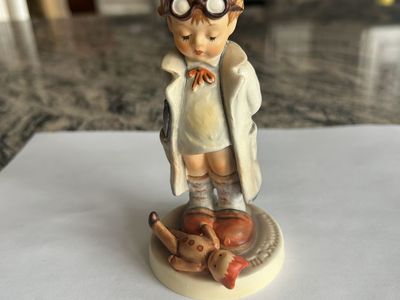 Goebel Hummel “Puppendoktor” The Doll Doctor #127 – 5.5” Figurine – Germany