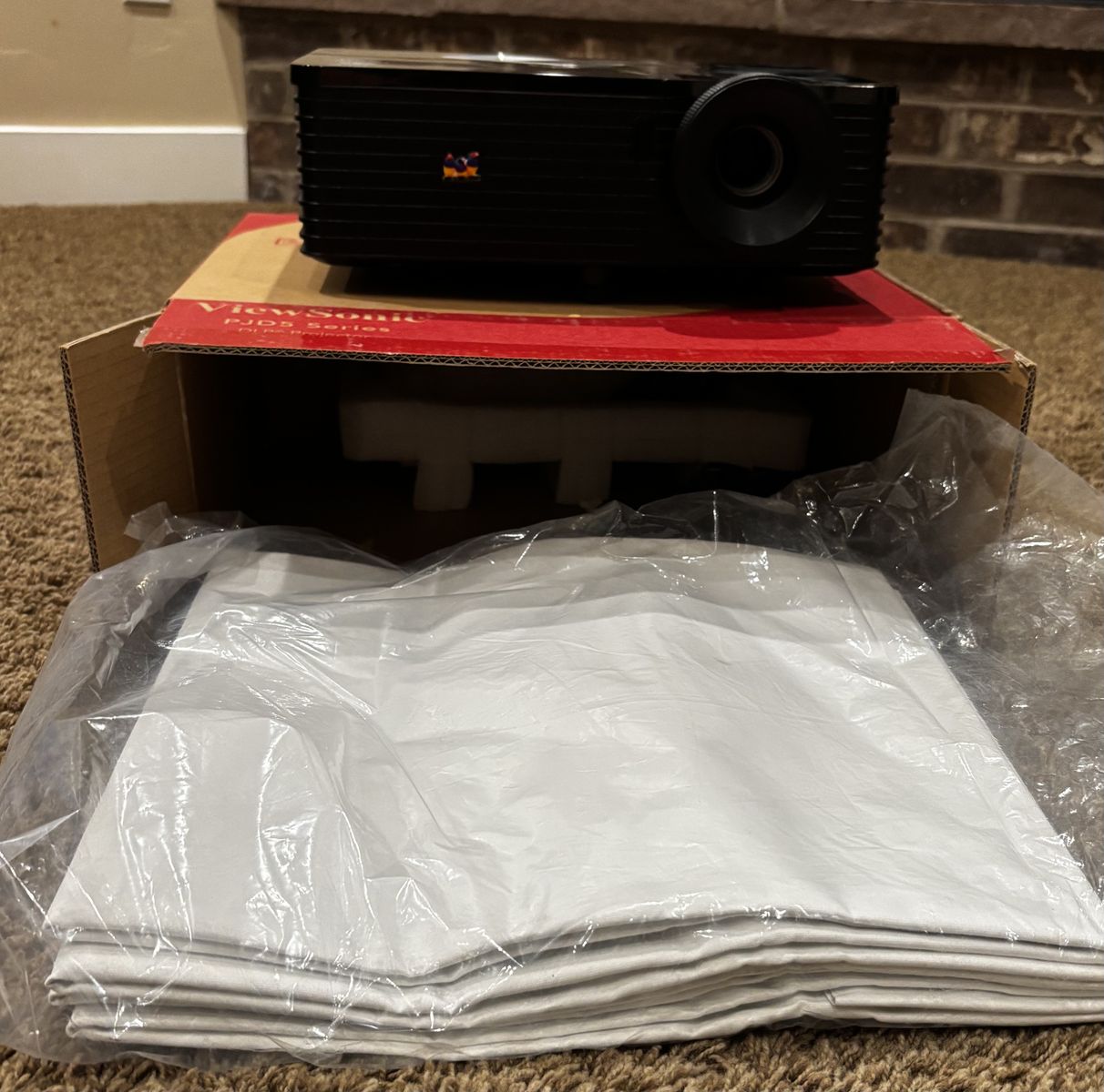 ViewSonic DLP Projector – Great for Home Theater, Gaming, or Presentations (w/black cloth))