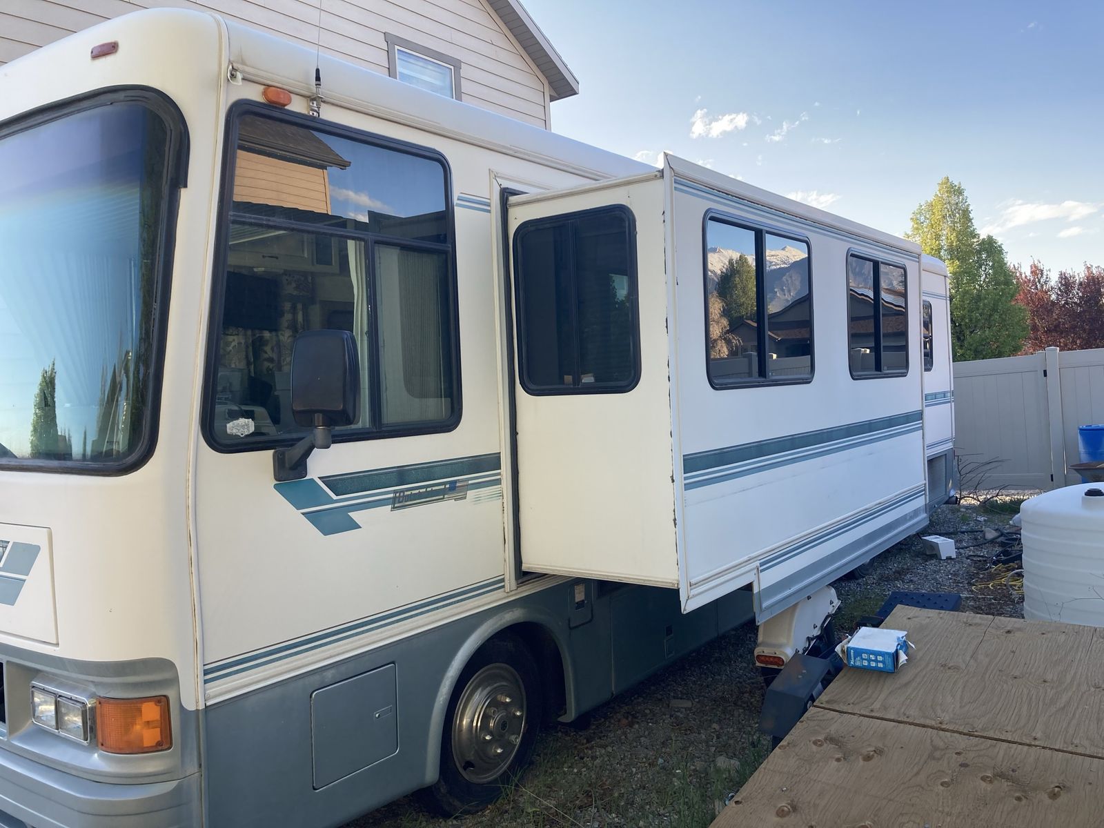 Newmar Dutchstar Diesel motorhome