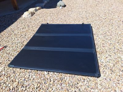 Tonneau Cover Tri-fold 6'4" / almost new