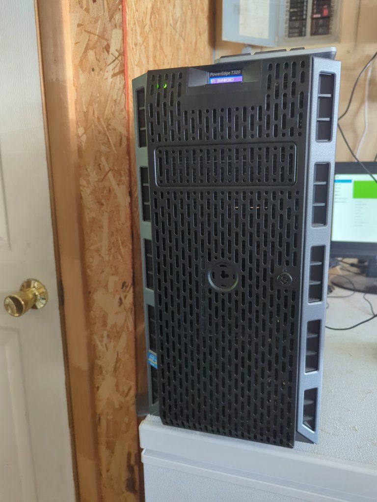 Dell PowerEdge T320 Tower Server - Intel Xeon E5-2420 v2, 32GB RAM, Linux Mint