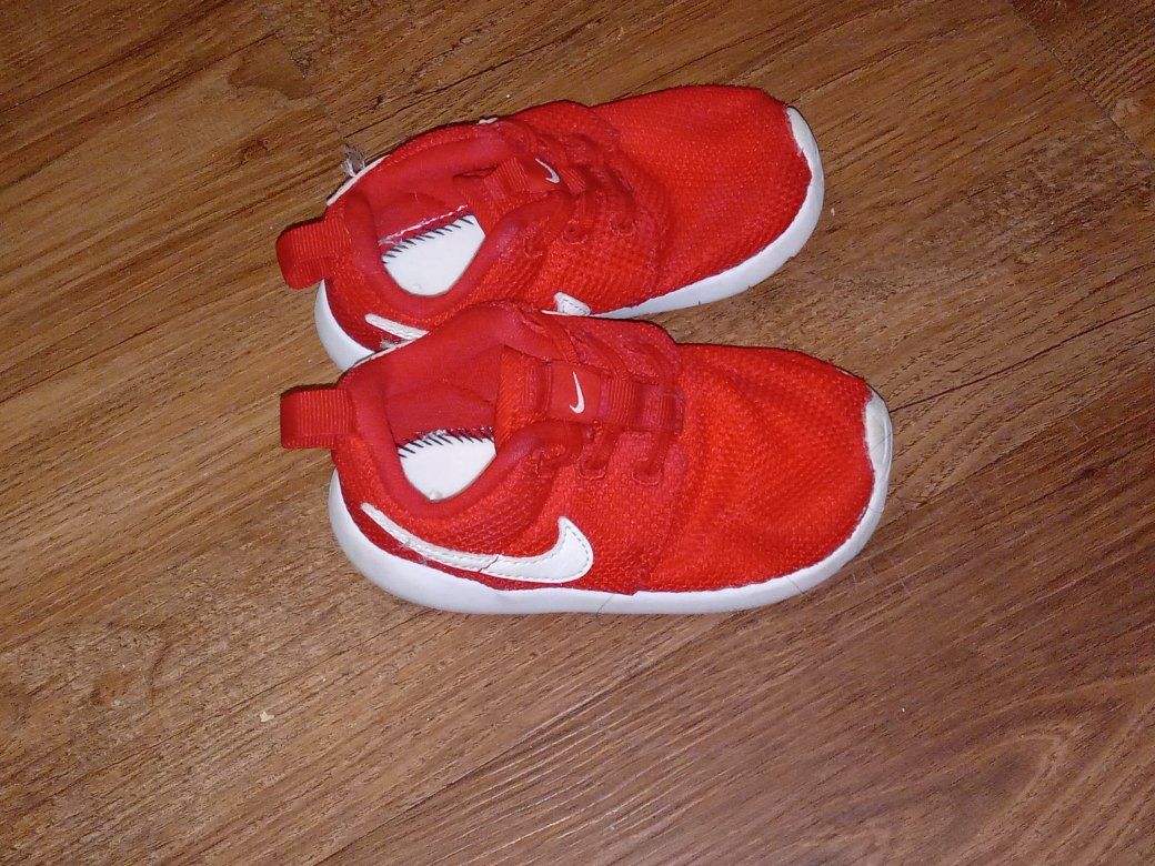 Nike Kids Size 7 Red Athletic Sneakers