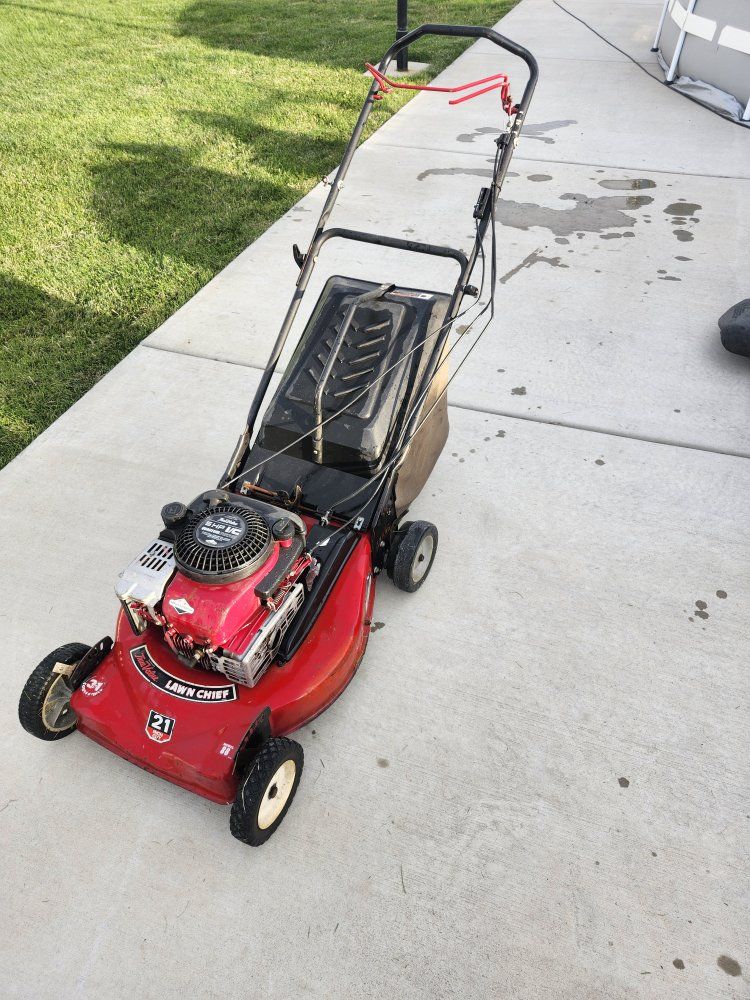 True Value Lawn Chief 21" 5HP IC Briggs & Stratton Gas Push Mower - Model 66, Red