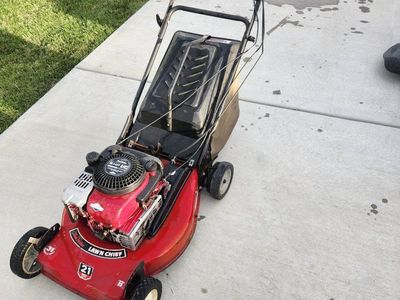 True Value Lawn Chief 21" 5HP IC Briggs & Stratton Gas Push Mower - Model 66, Red