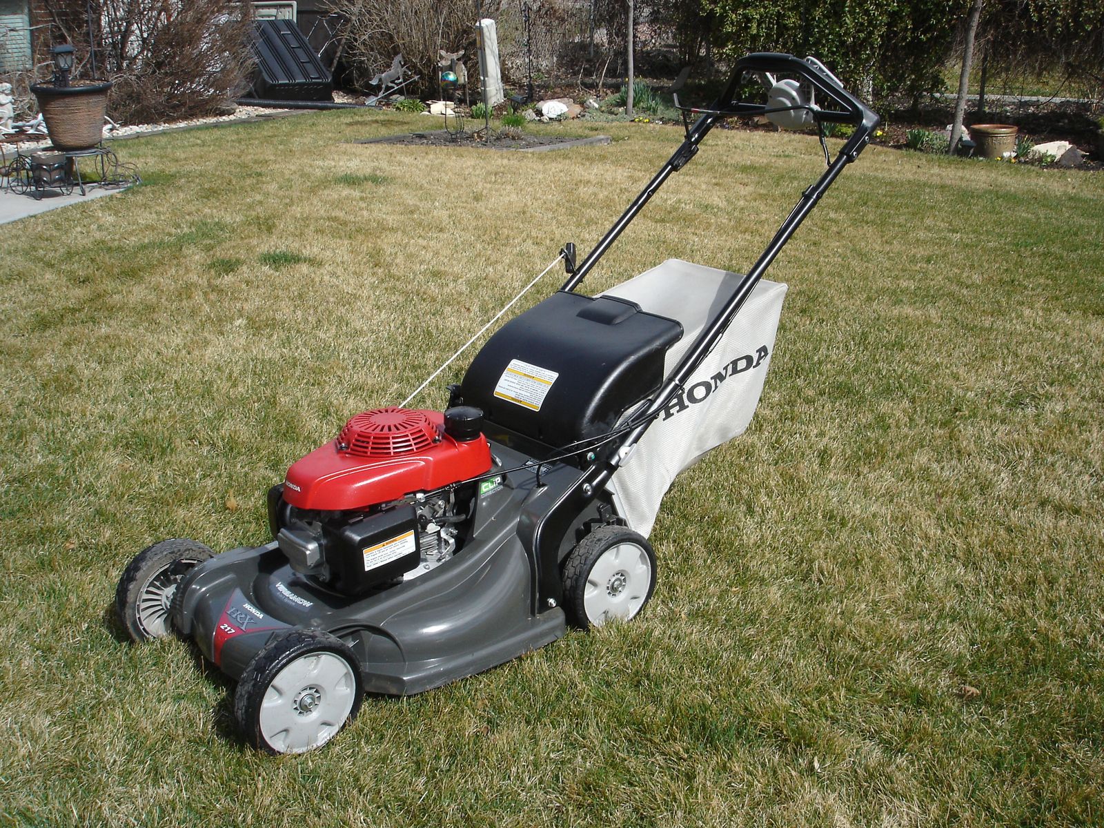 Honda HRX Lawn Mower – Self Propelled – Excellent Condition  High-quality Versamow system - one of the best mowers made!
