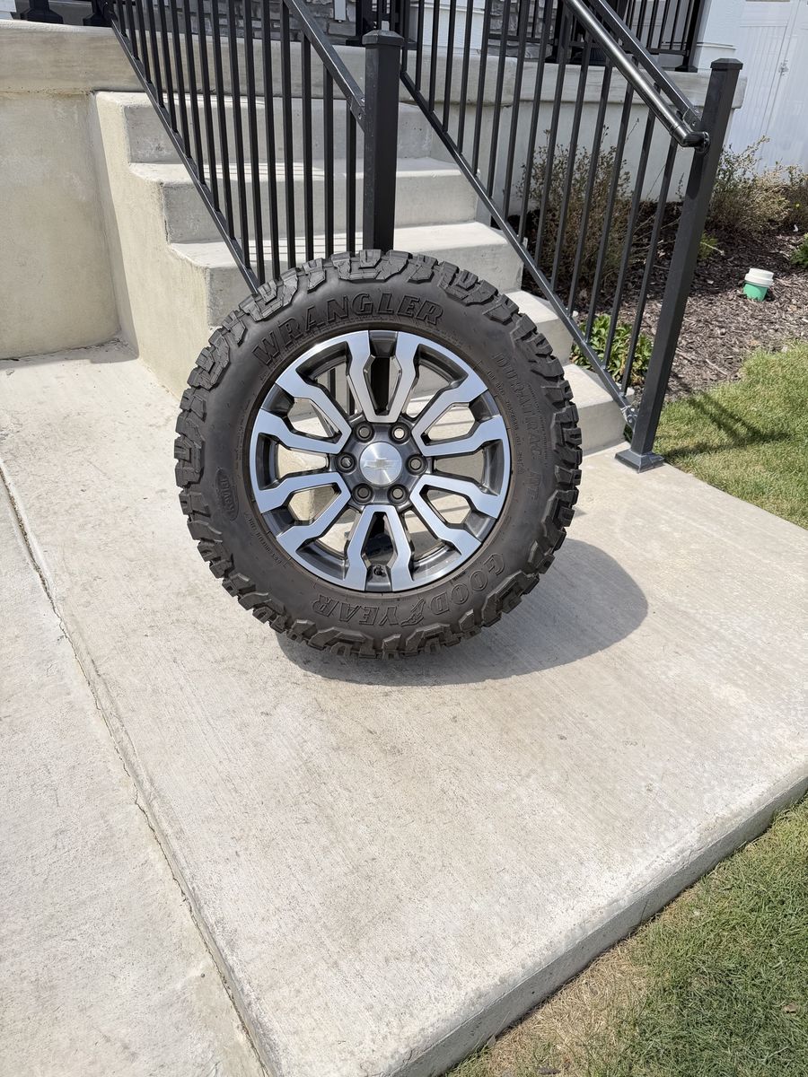 Chevy Silverado 1500 Rims and Tires 265/65R18