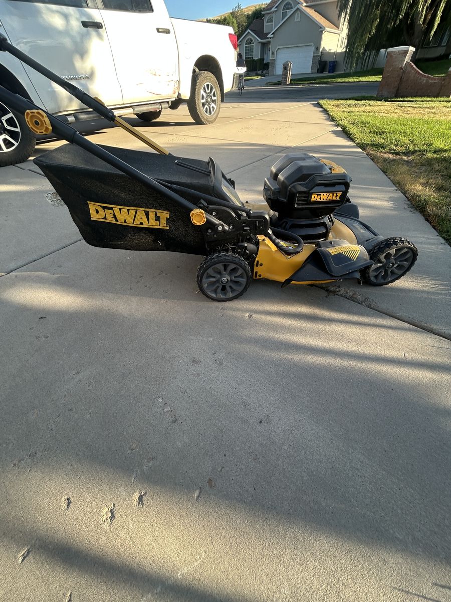 Dewalt Chordless Battery Powered Lawnmower