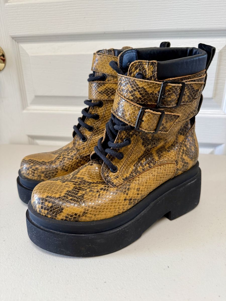 Women’s 7.5 Ricky Sarkany Genuine Leather Stamped Snakeskin Design Fashion Boots