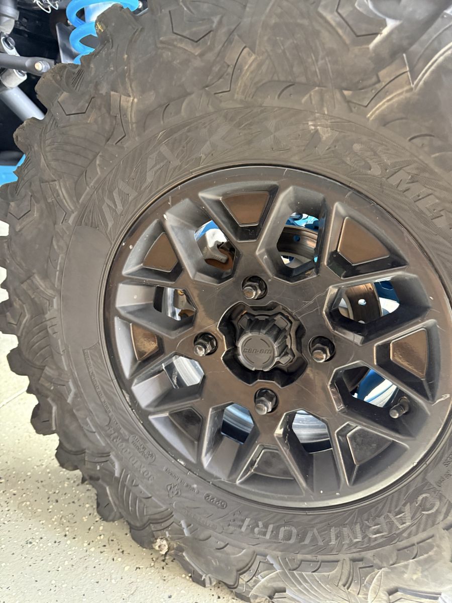 Stock wheels and tires can am x3