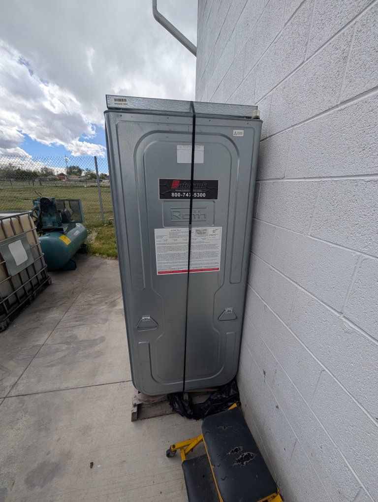 400-gallon (1500L) double-wall storage tank