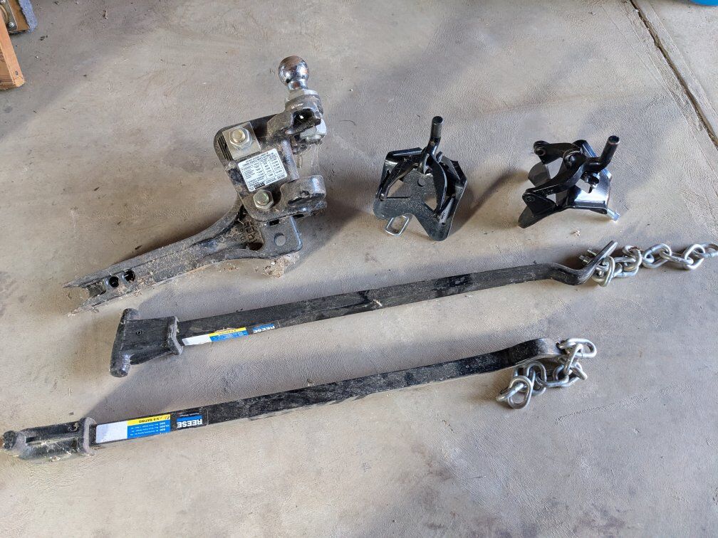 Weight distribution hitch