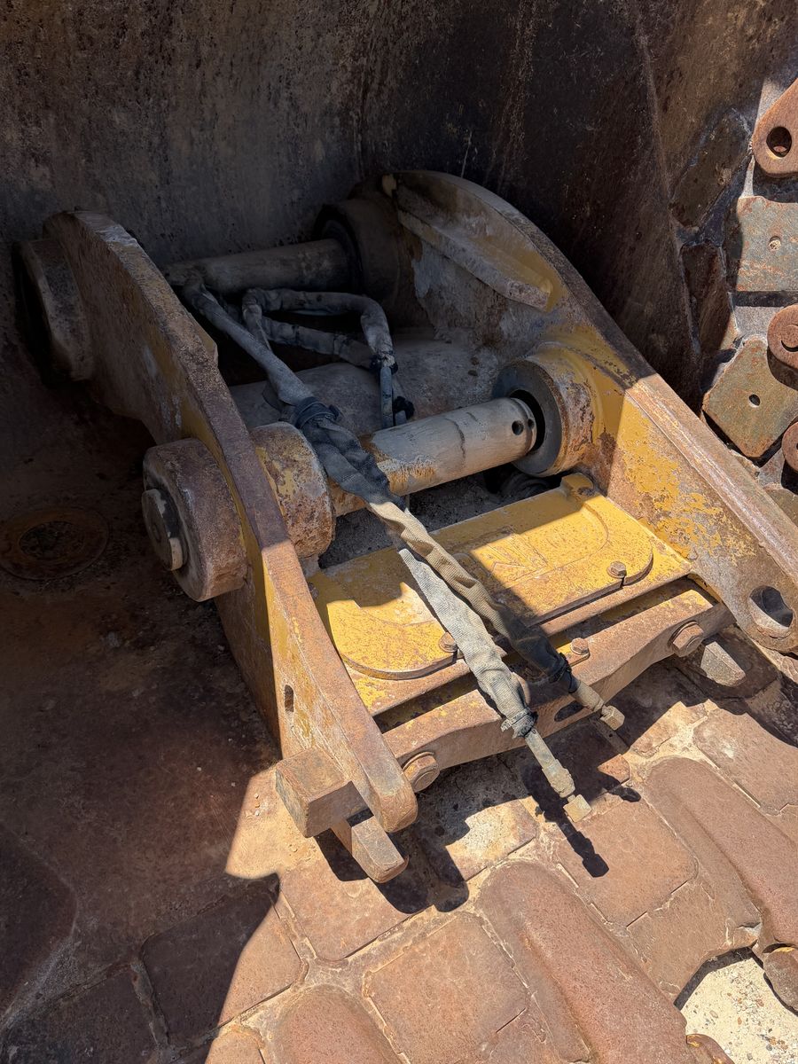 Main image 6