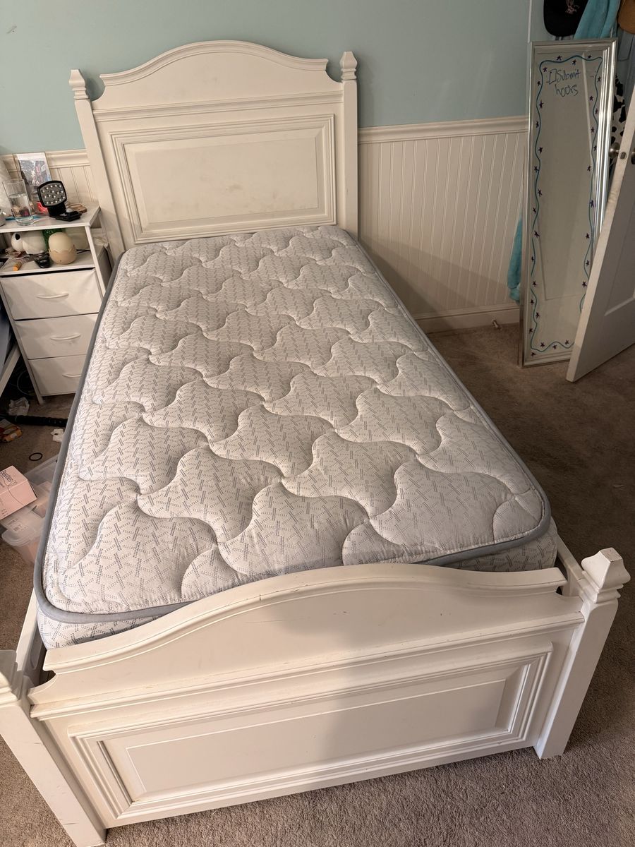 White twin bed with trundle and dresser (Kids Cafe Brand)