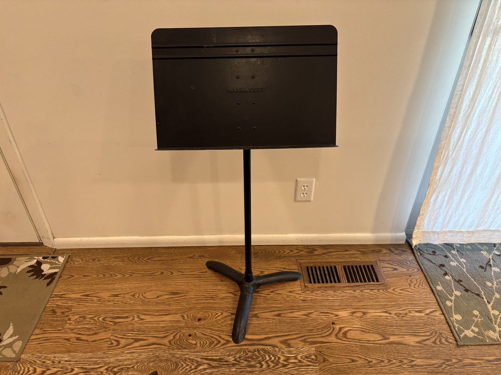 Black Manhassett #48 Music Stand