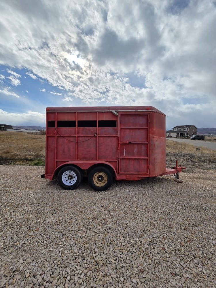 1994 2/3 horse slant load bumper pull trailer