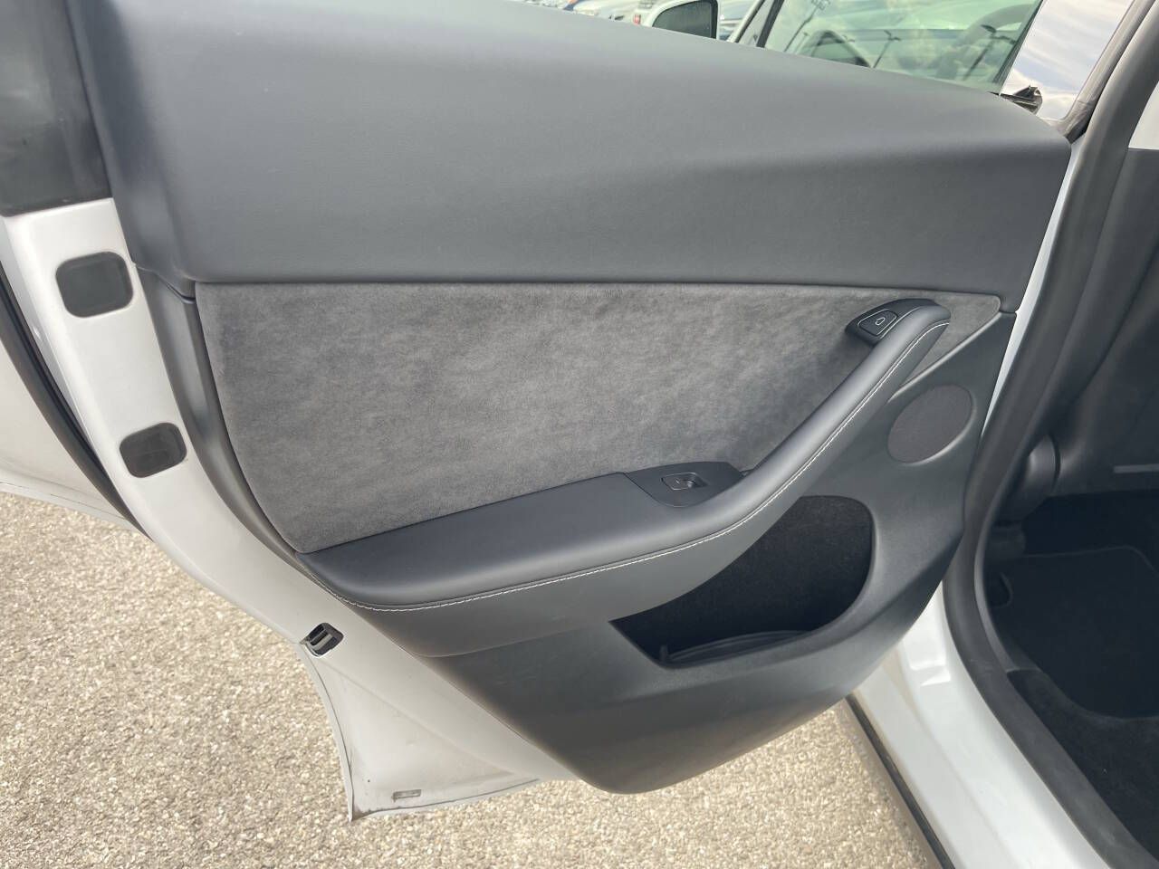Main image 7
