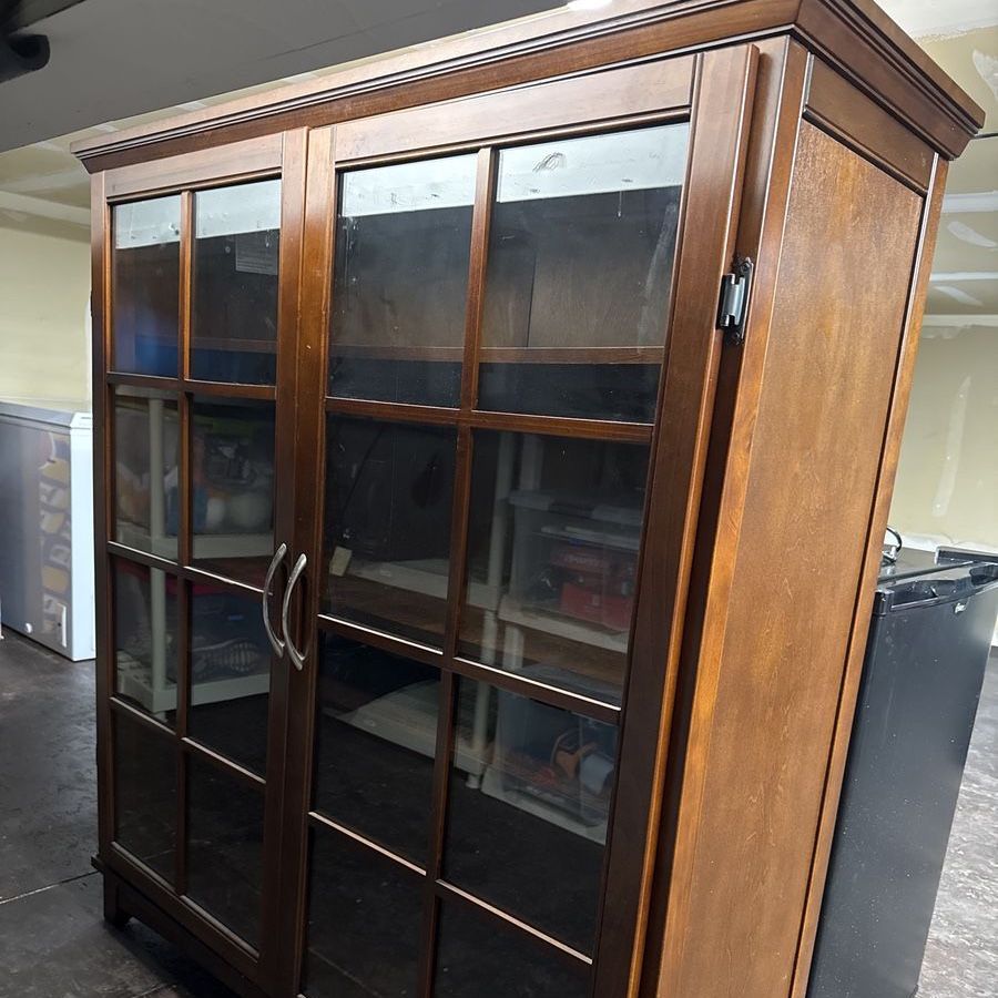 Double door hutch