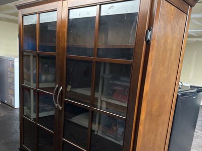 Double door hutch
