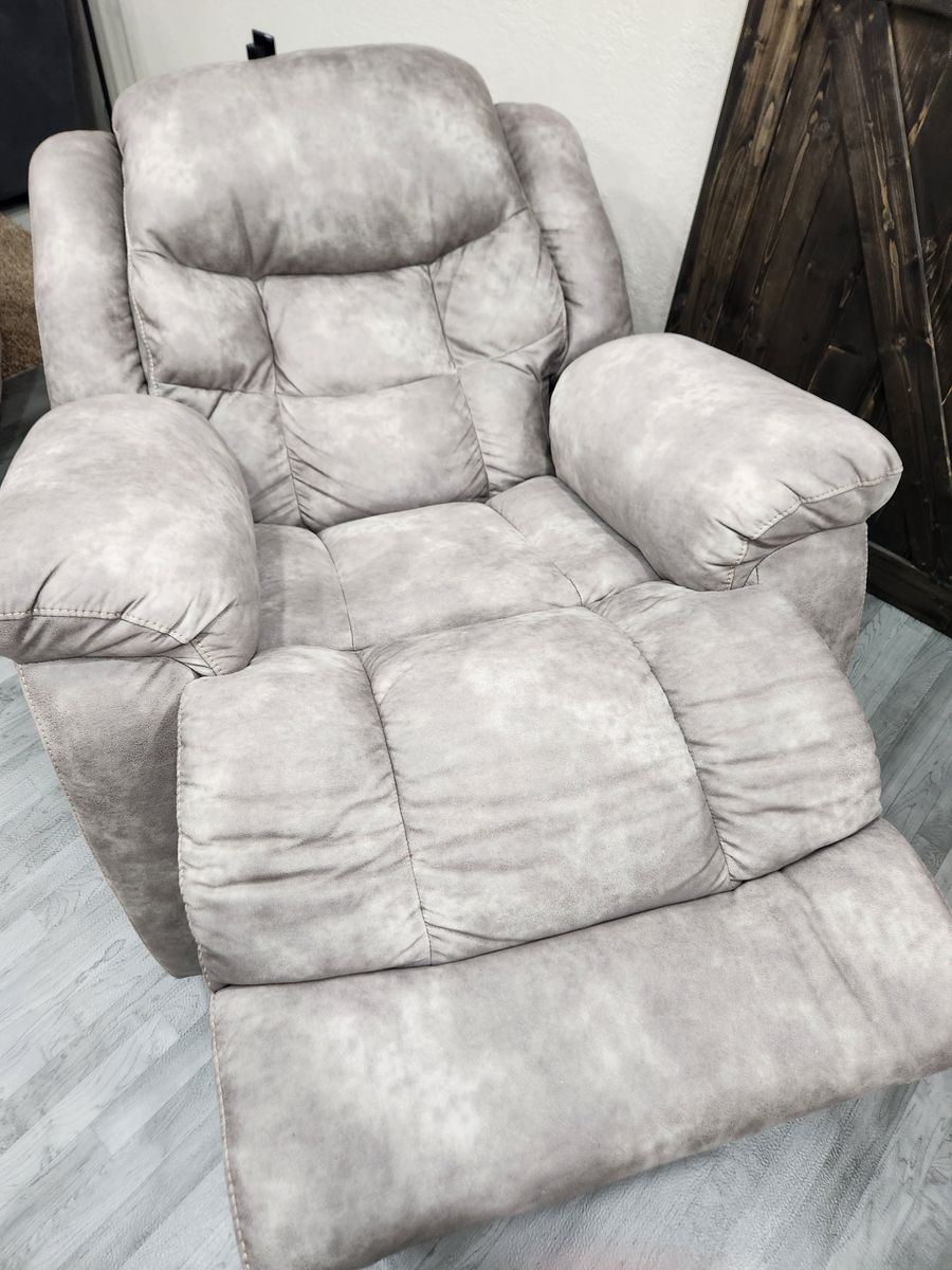Recliner / Rocking Chair