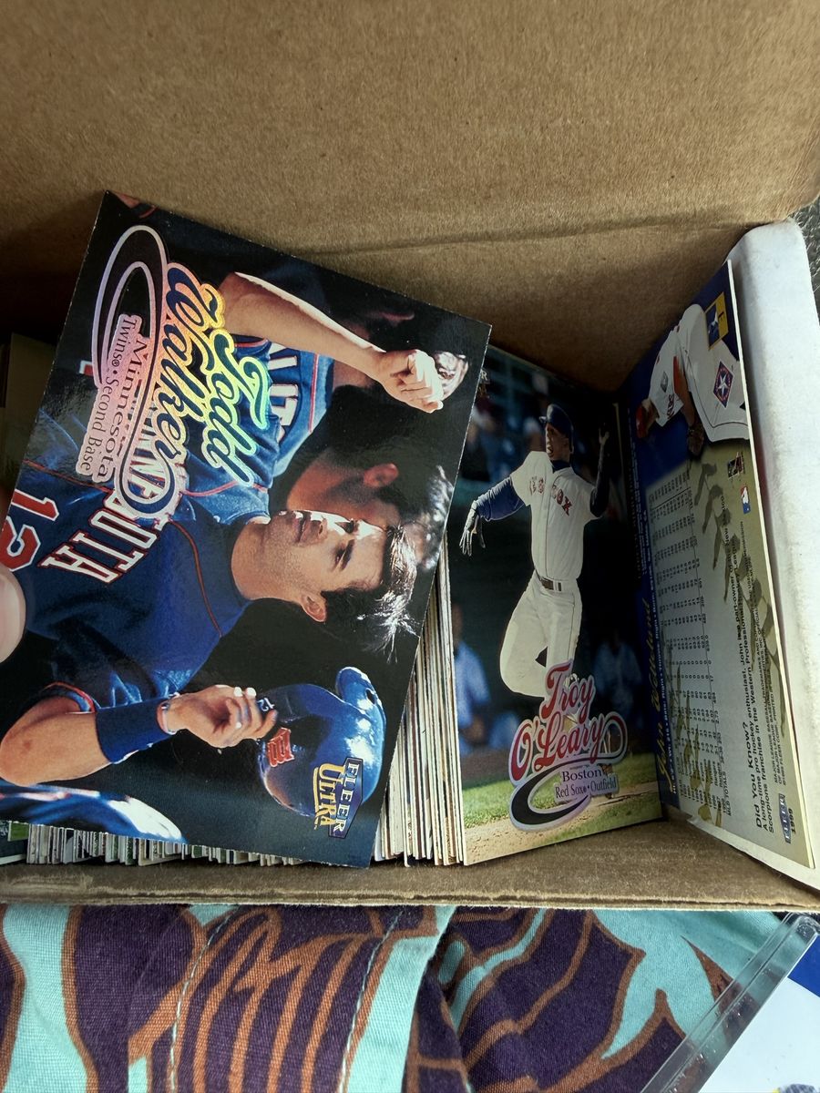 Baseball cards lots