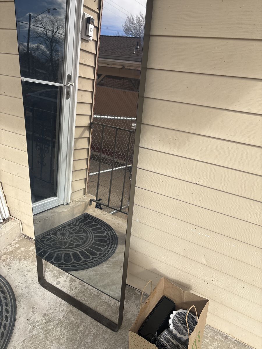 Free Lulu Lemon Excersize Mirror With Accessories