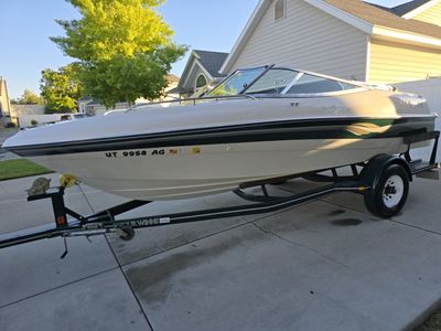 Four Winns Horizon 180 Bowrider Boat with Trailer - Great Condition, Ready for the Water!