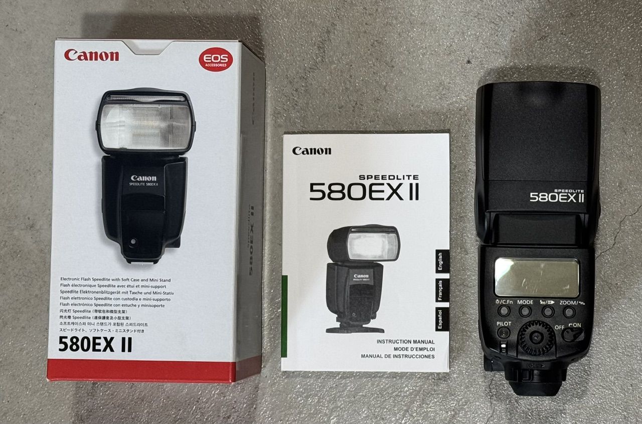 Canon 580EX II Speedlight camera flash