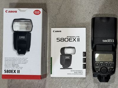 Canon 580EX II Speedlight camera flash