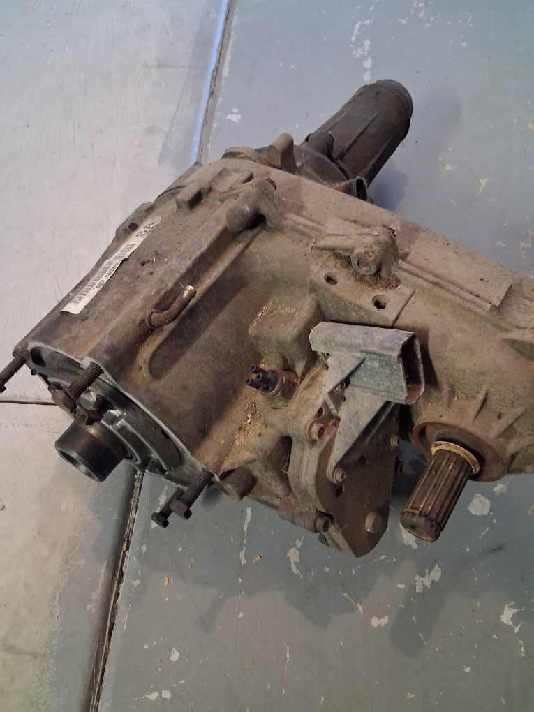OEM Transfer Case Assembly -out of 2000 blazer with 90 thousand miles Used Auto Part