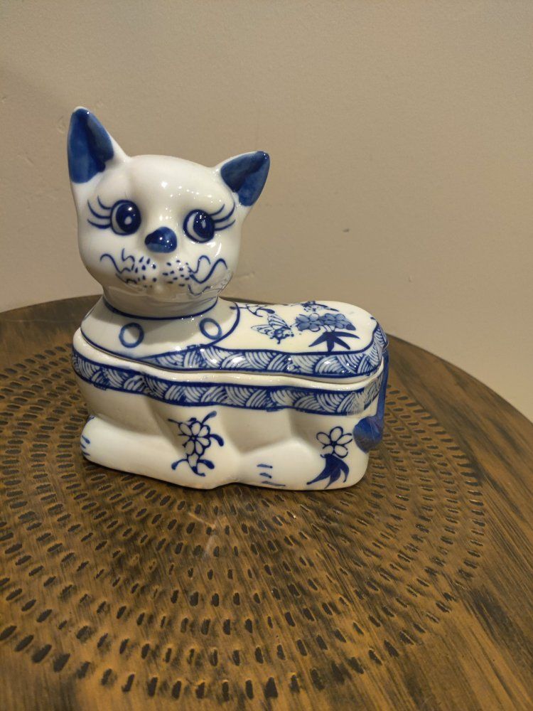 decorative cat with storage space