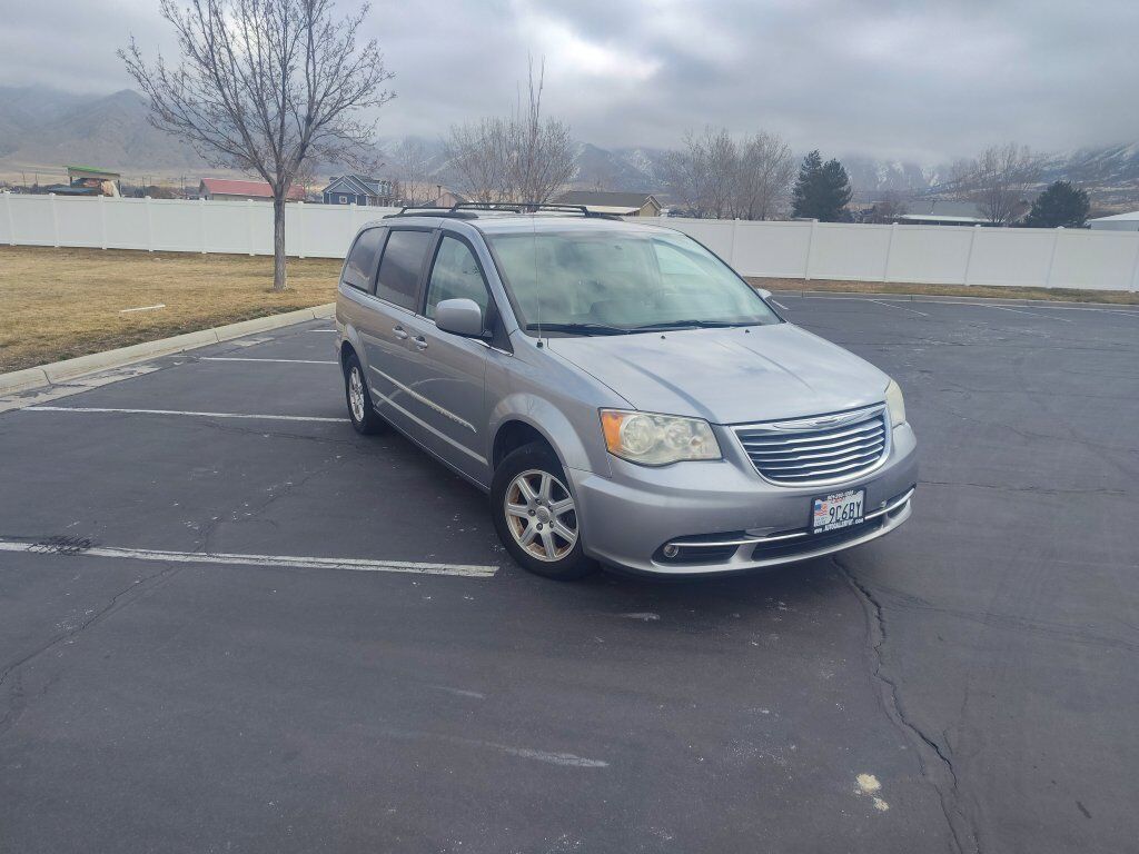 2013 CHRYSLER TOWN AND COUNTRY Touring