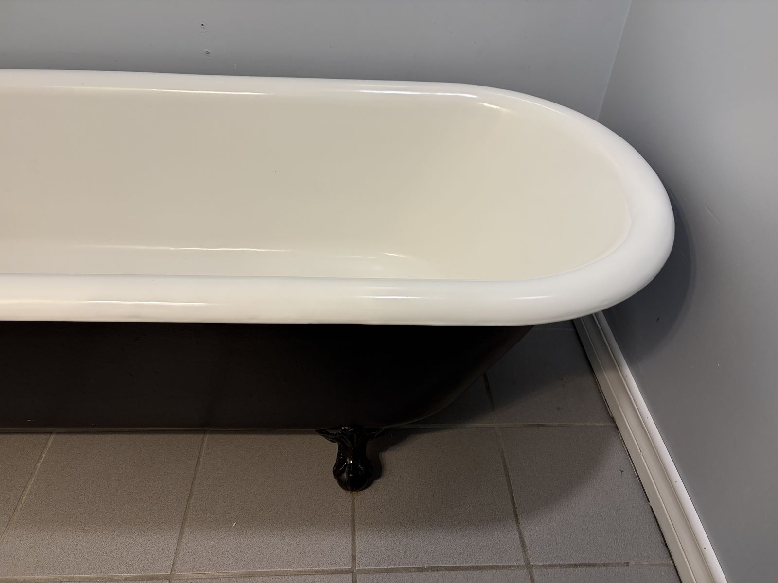 Clawfoot bathtub. Circa 1904. Professionally resurfaced
