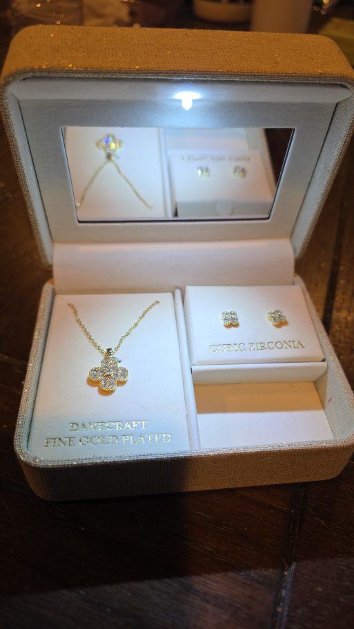 Danecraft Fine Gold Plated Cubic Zirconia Clover Jewelry Set in Mom Box