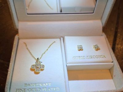Danecraft Fine Gold Plated Cubic Zirconia Clover Jewelry Set in Mom Box