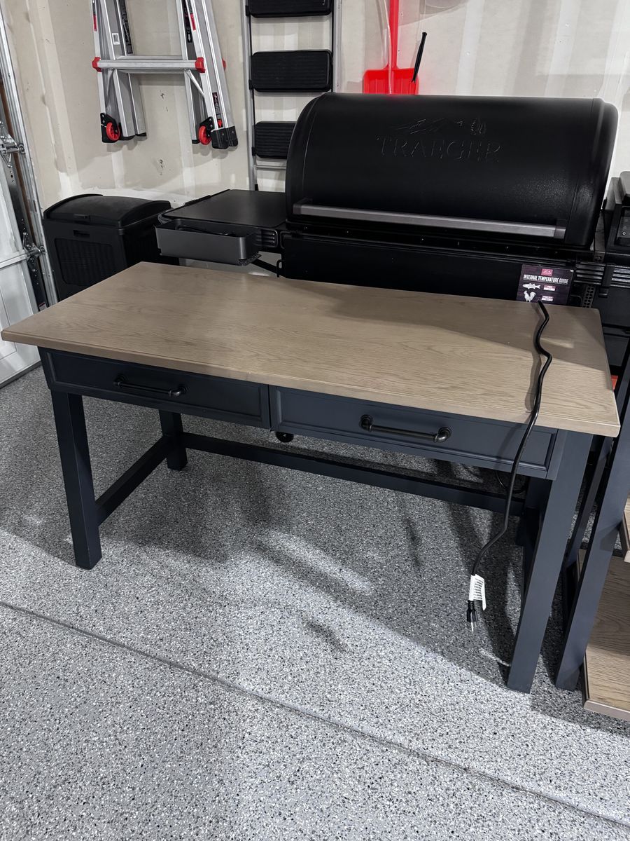 Like New Desk & BooskshElves Set