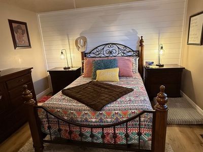 Queen Bedroom Set including tempurpedic mattress and adjustable base