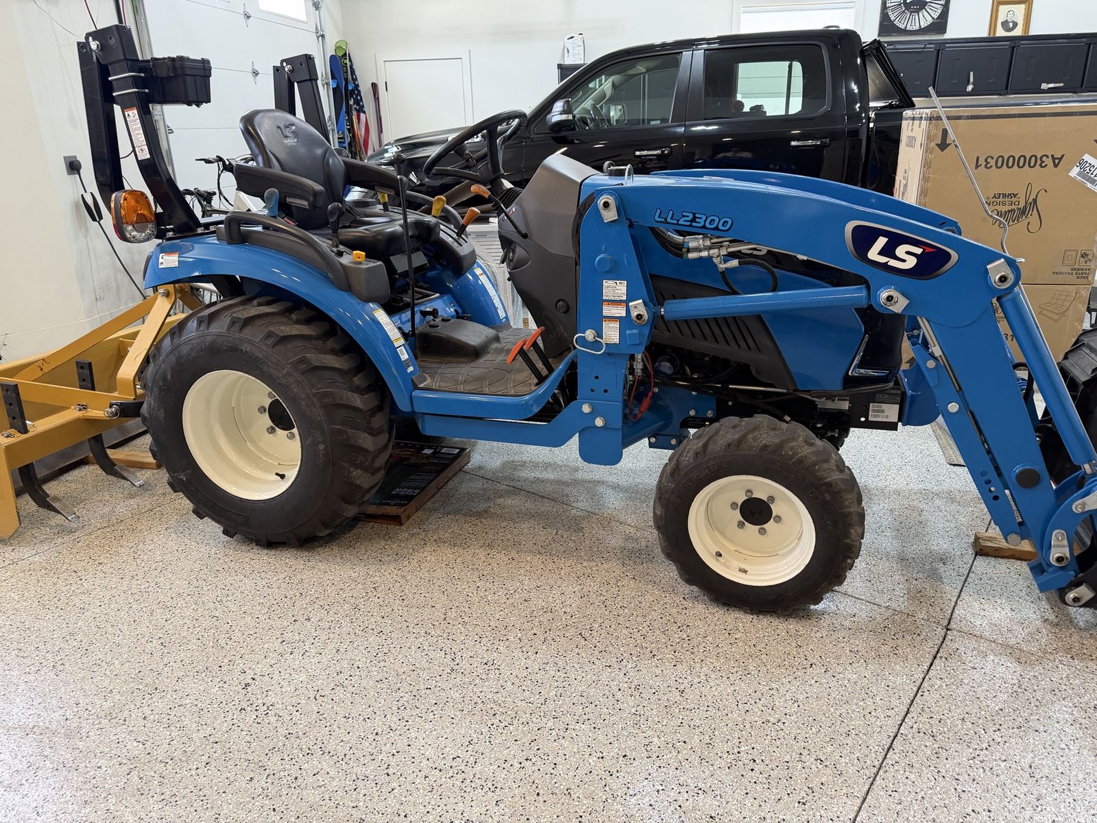 LS MT2-255 LL2300 Sub-Compact Tractor with Front End Loader & Box