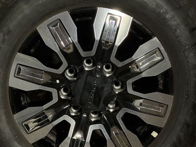 Like new 2025 GMC Sierra 3500 HD Wheels And Tires