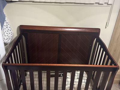 Crib & changing table