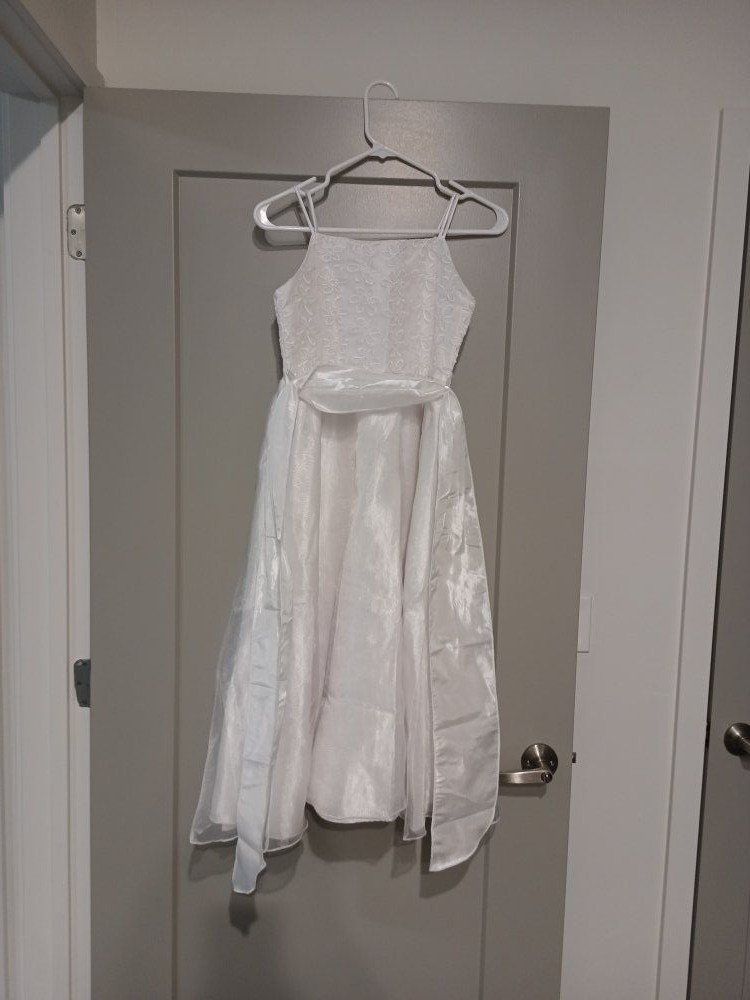 Beautiful White Dress girls size 10 or 12