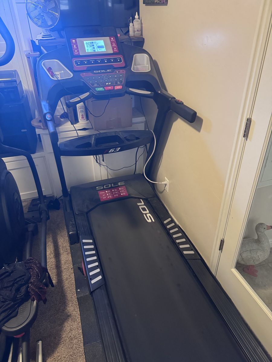 Sole F63 Folding Treadmill - great Condition, Home Exercise Equipment